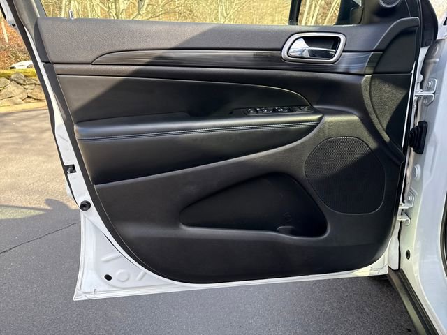 Used 2019 Jeep Grand Cherokee Laredo image 16