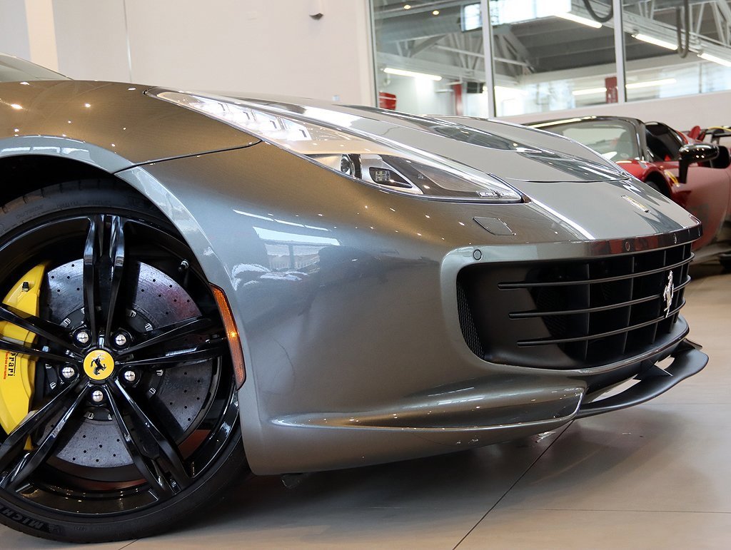 Certified 2017 Ferrari GTC4Lusso image 18