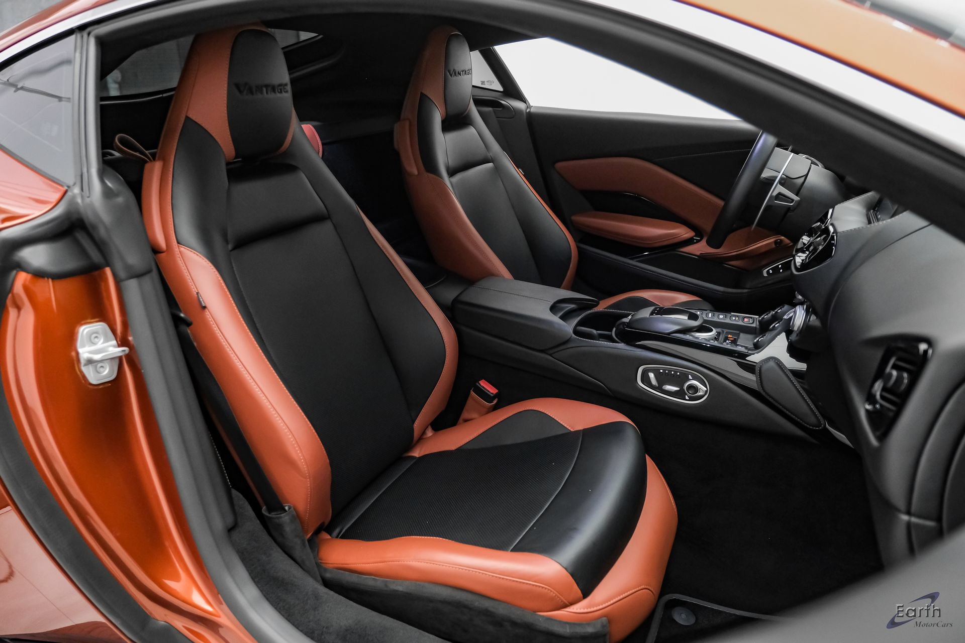 Used 2019 Aston Martin V8 Vantage Coupe RWD image 52