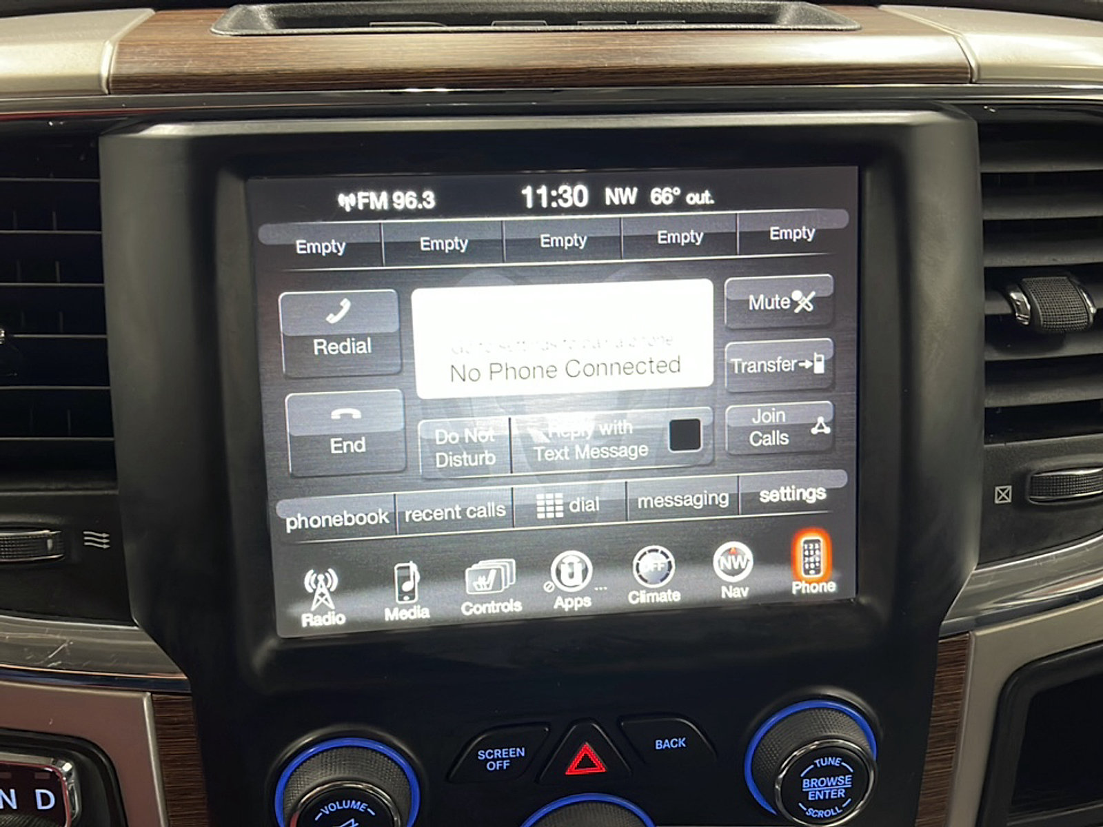 Used 2017 RAM 1500 Laramie w/ Convenience Group AWD/4WD image 8