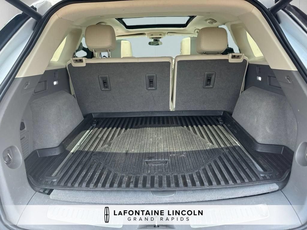 Used 2021 Cadillac XT5 Premium Luxury w/ LPO, Floor Liner Package AWD/4WD image 18