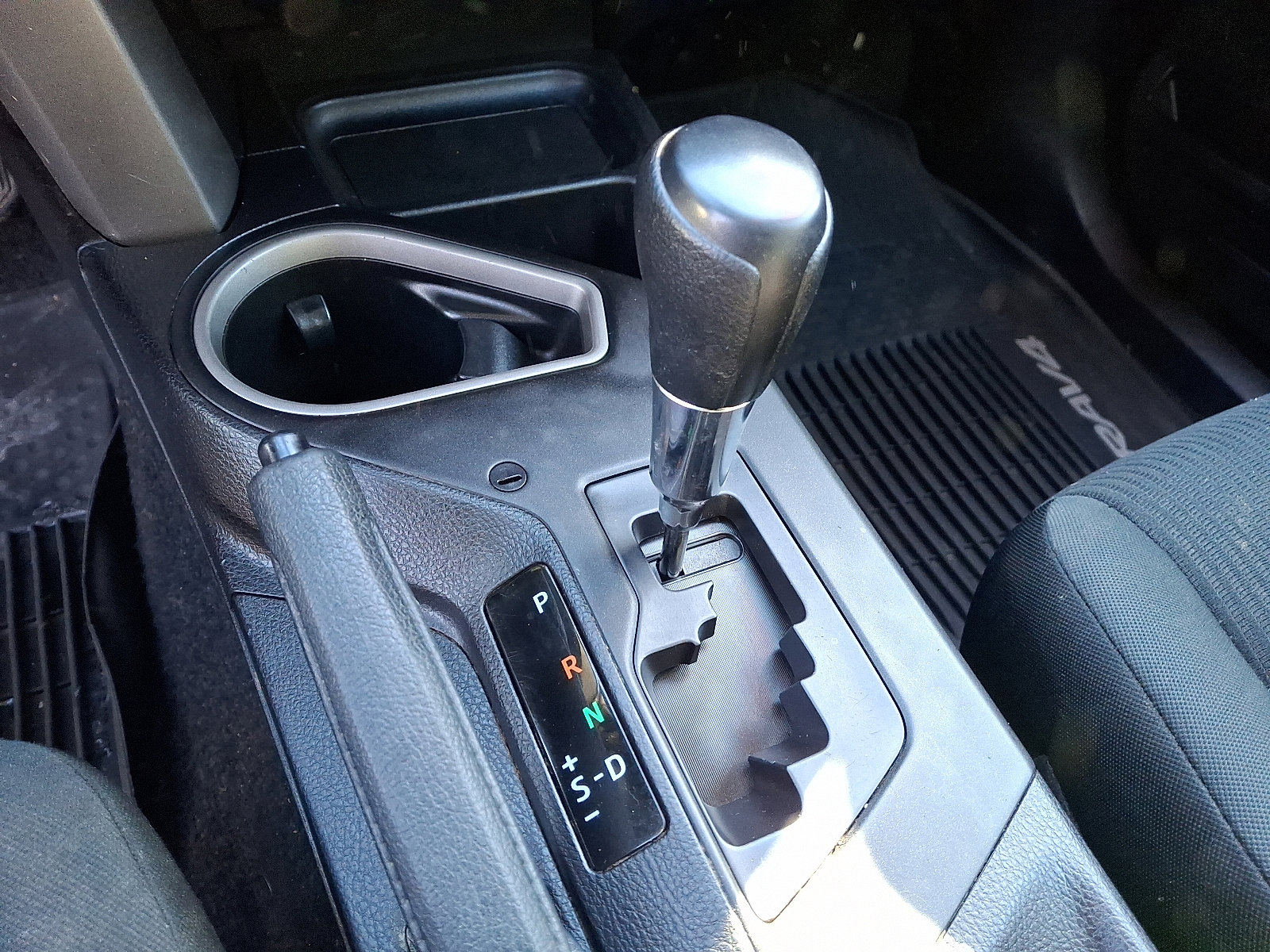 Used 2017 Toyota RAV4 LE image 16