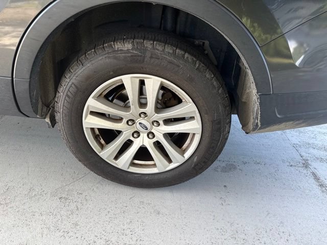 Used 2018 Ford Explorer XLT w/ Equipment Group 202A AWD/4WD image 12