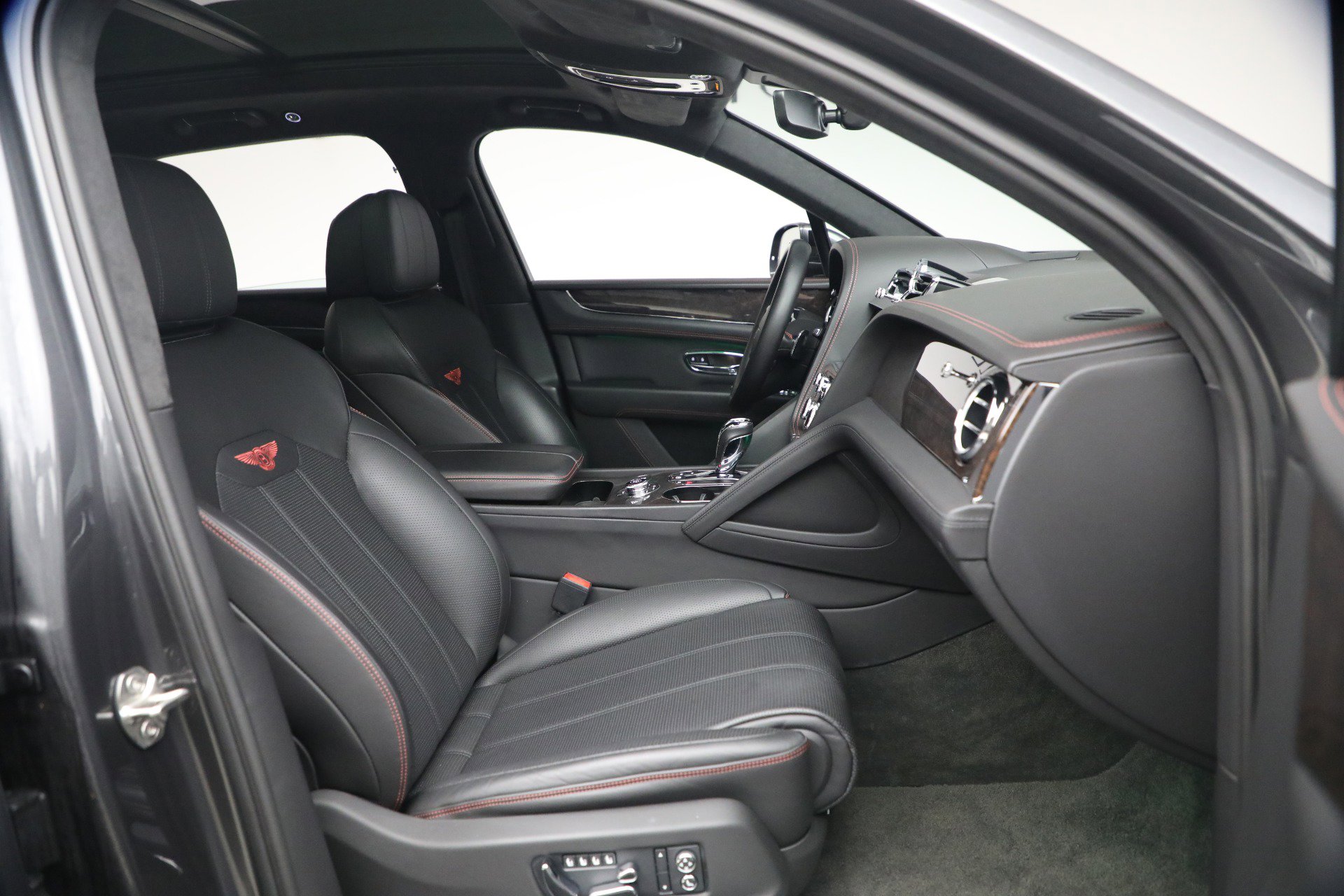 Certified 2021 Bentley Bentayga image 28