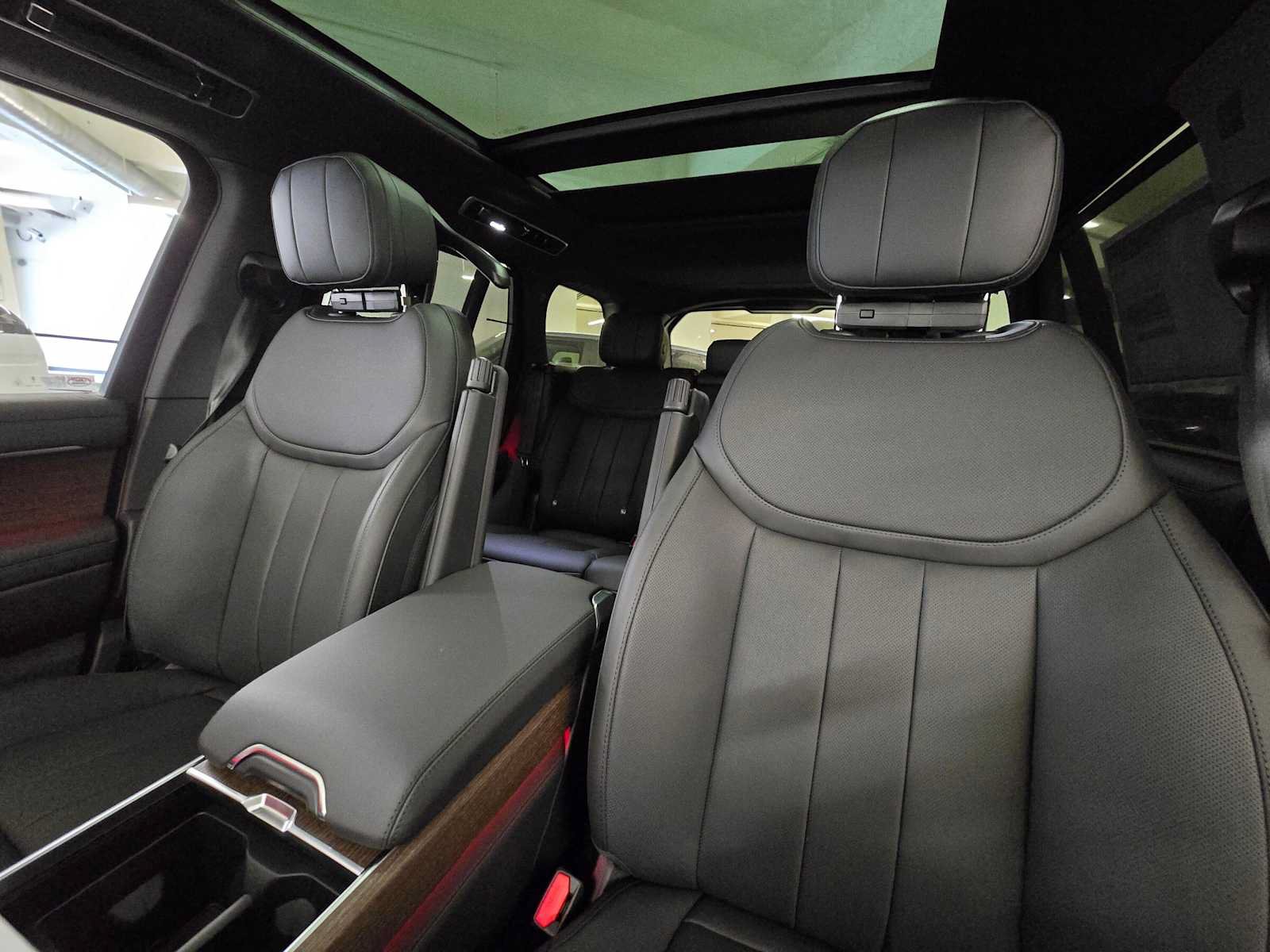 New 2026 Land Rover Range Rover SE AWD/4WD image 23