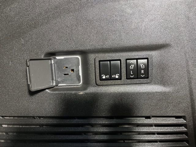 Used 2023 Chevrolet Suburban Premier image 52