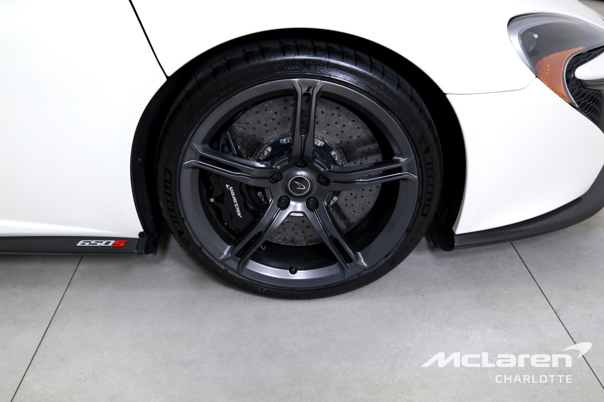 Used 2015 McLaren 650S Spider image 25