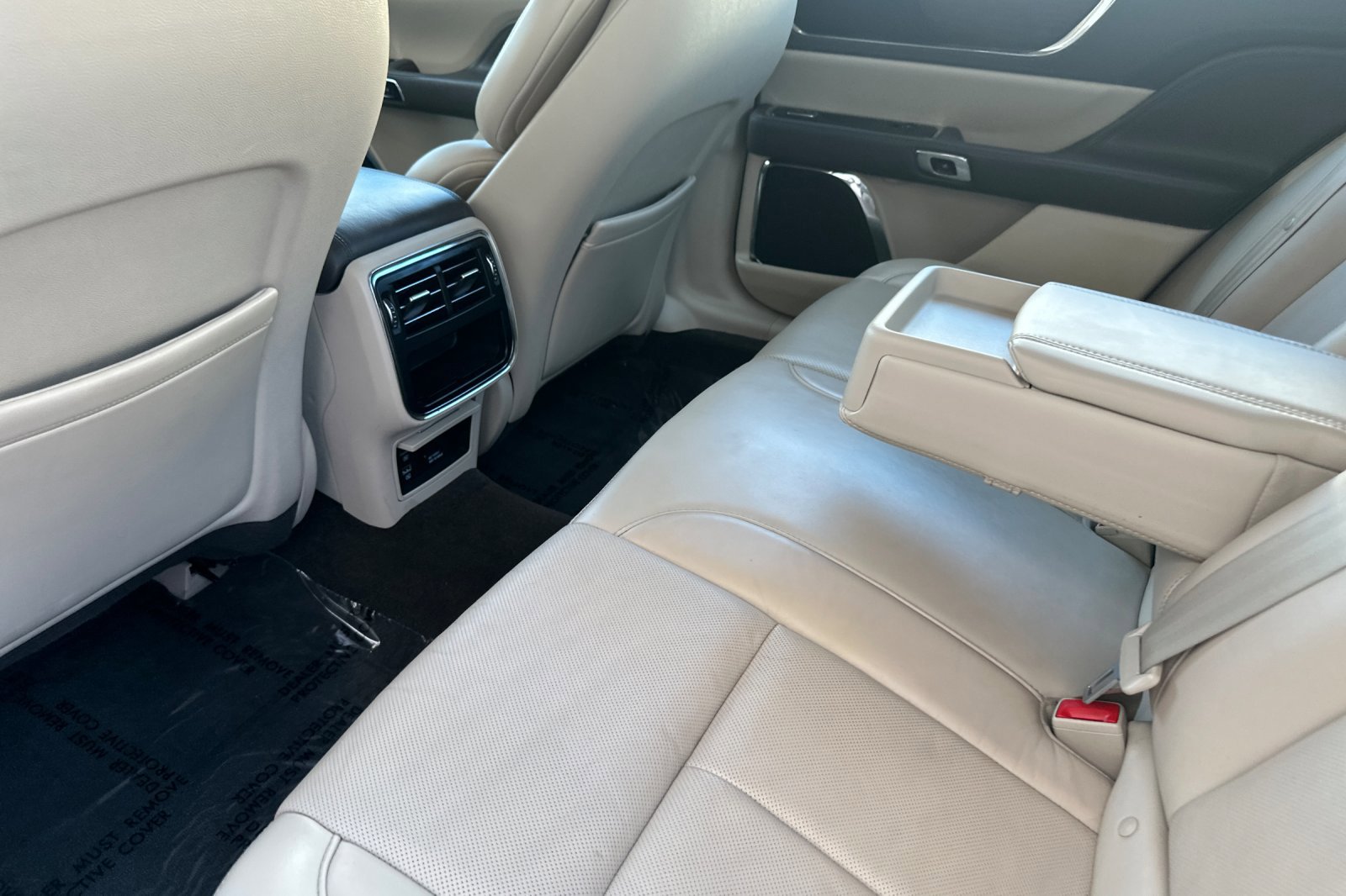 Used 2017 Lincoln Continental Select image 14