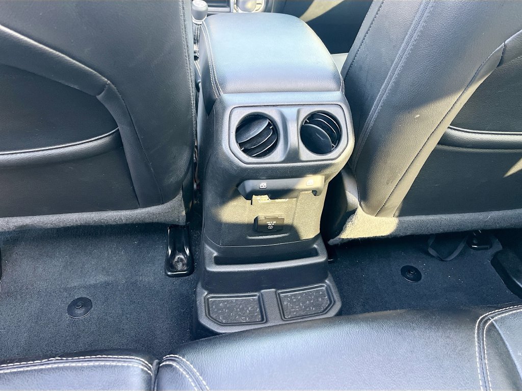 Used 2022 Jeep Wrangler Unlimited Sahara w/ Cold Weather Group AWD/4WD image 28