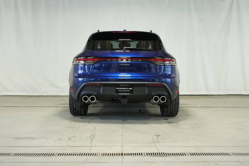 Certified 2026 Porsche Macan AWD/4WD image 6
