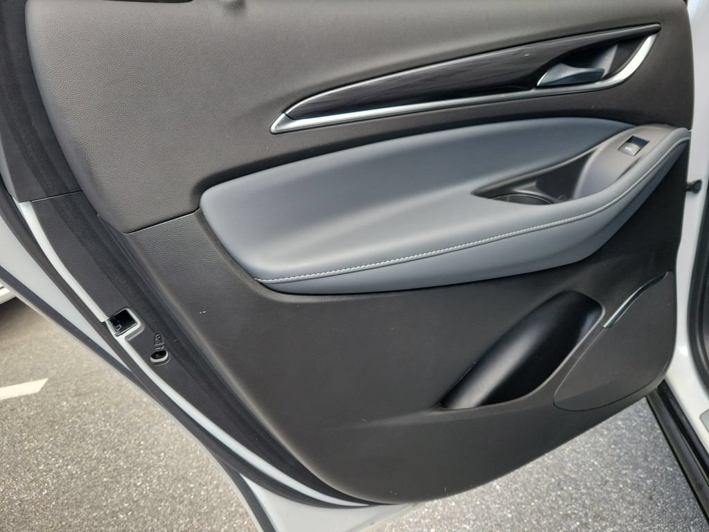 Used 2022 Buick Enclave Essence w/ Experience Buick Package FWD image 27