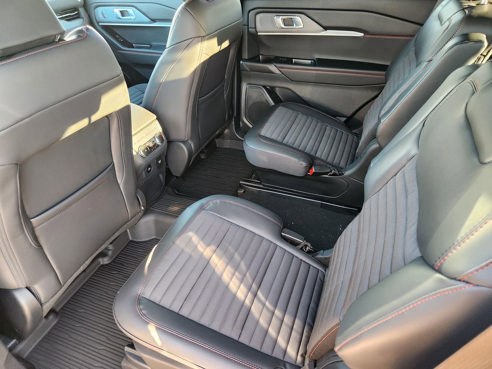 New 2026 Ford Explorer ST-Line w/ ST-Line Street Pack image 24