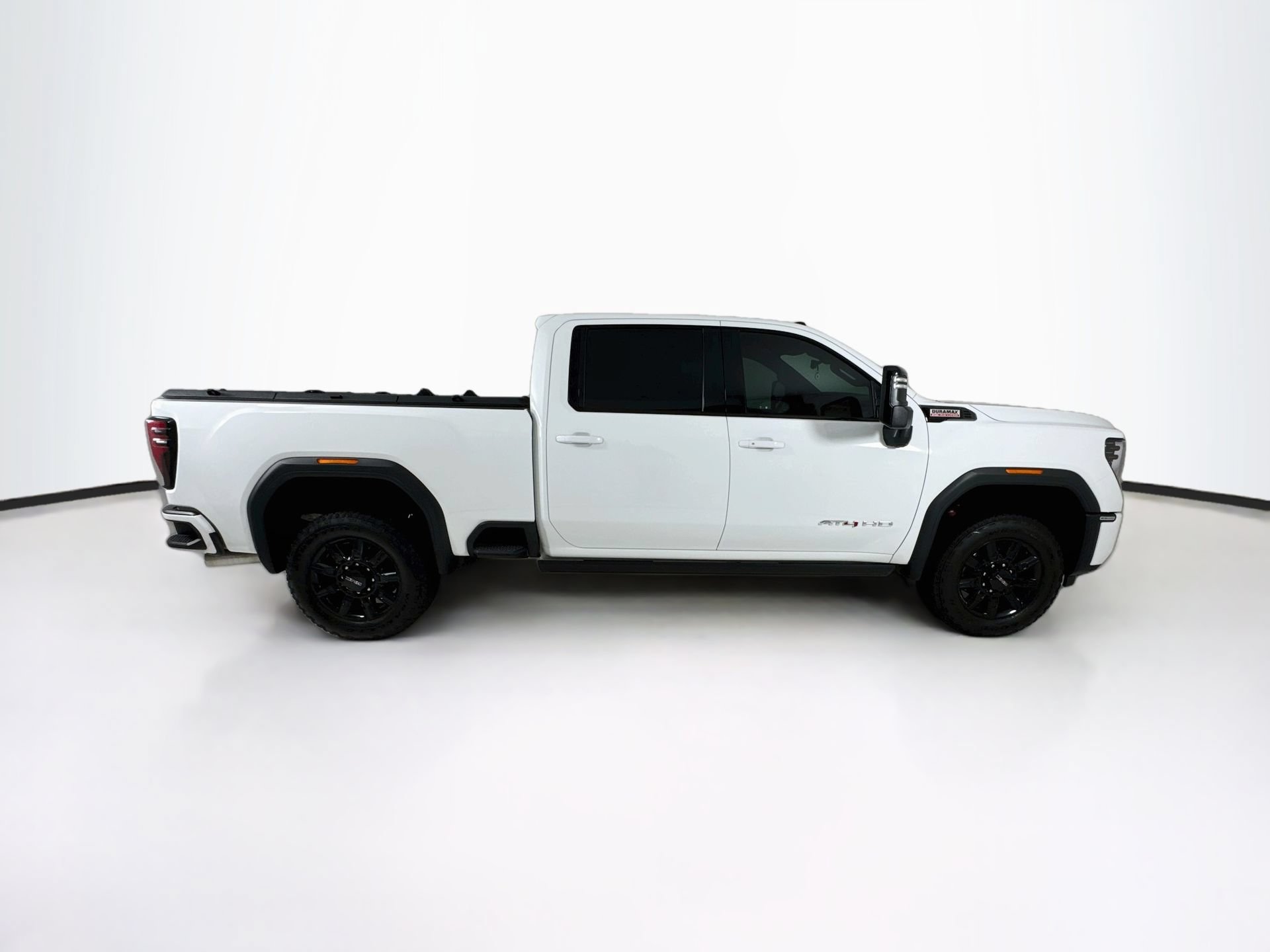 Used 2025 GMC Sierra 2500 AT4 w/ Technology Package AWD/4WD image 9