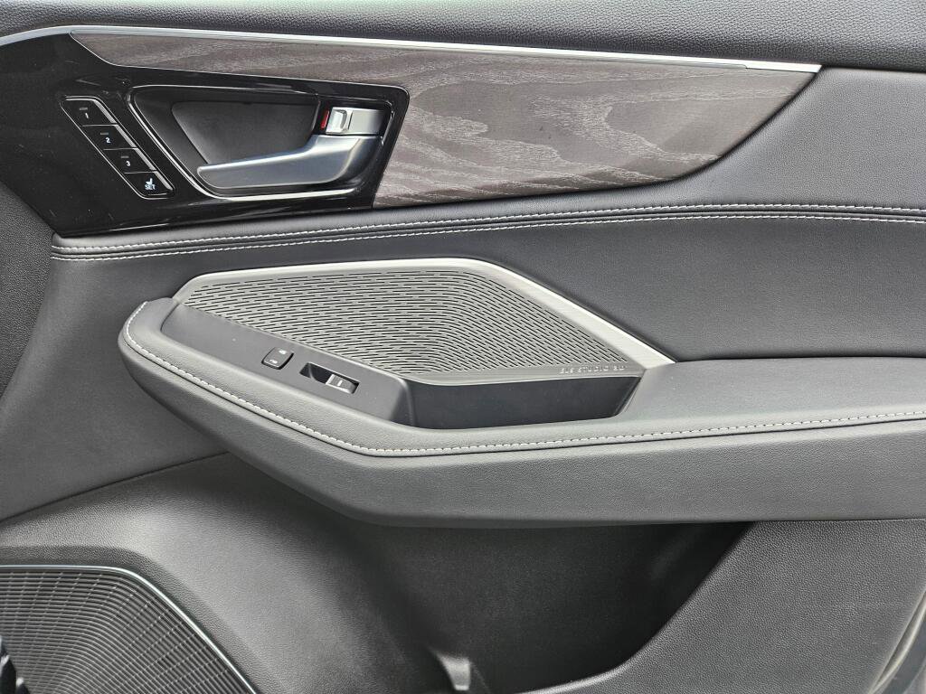 Certified 2023 Acura MDX SH-AWD w/ Advance Package image 12