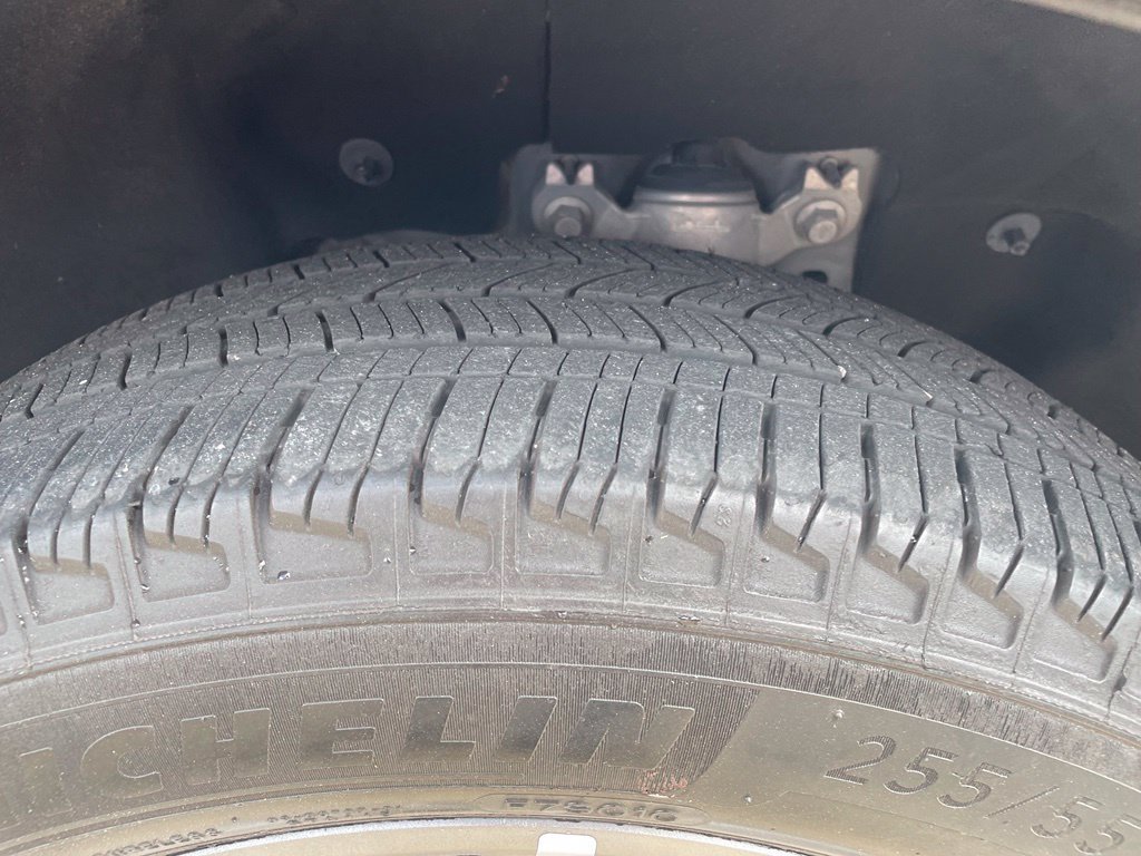 Used 2023 Ford Explorer XLT w/ Equipment Group 202A RWD image 9