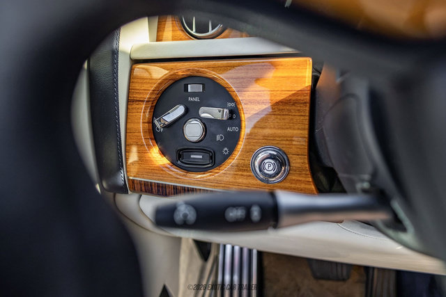 Used 2010 Rolls-Royce Phantom Drophead Coupe RWD image 40