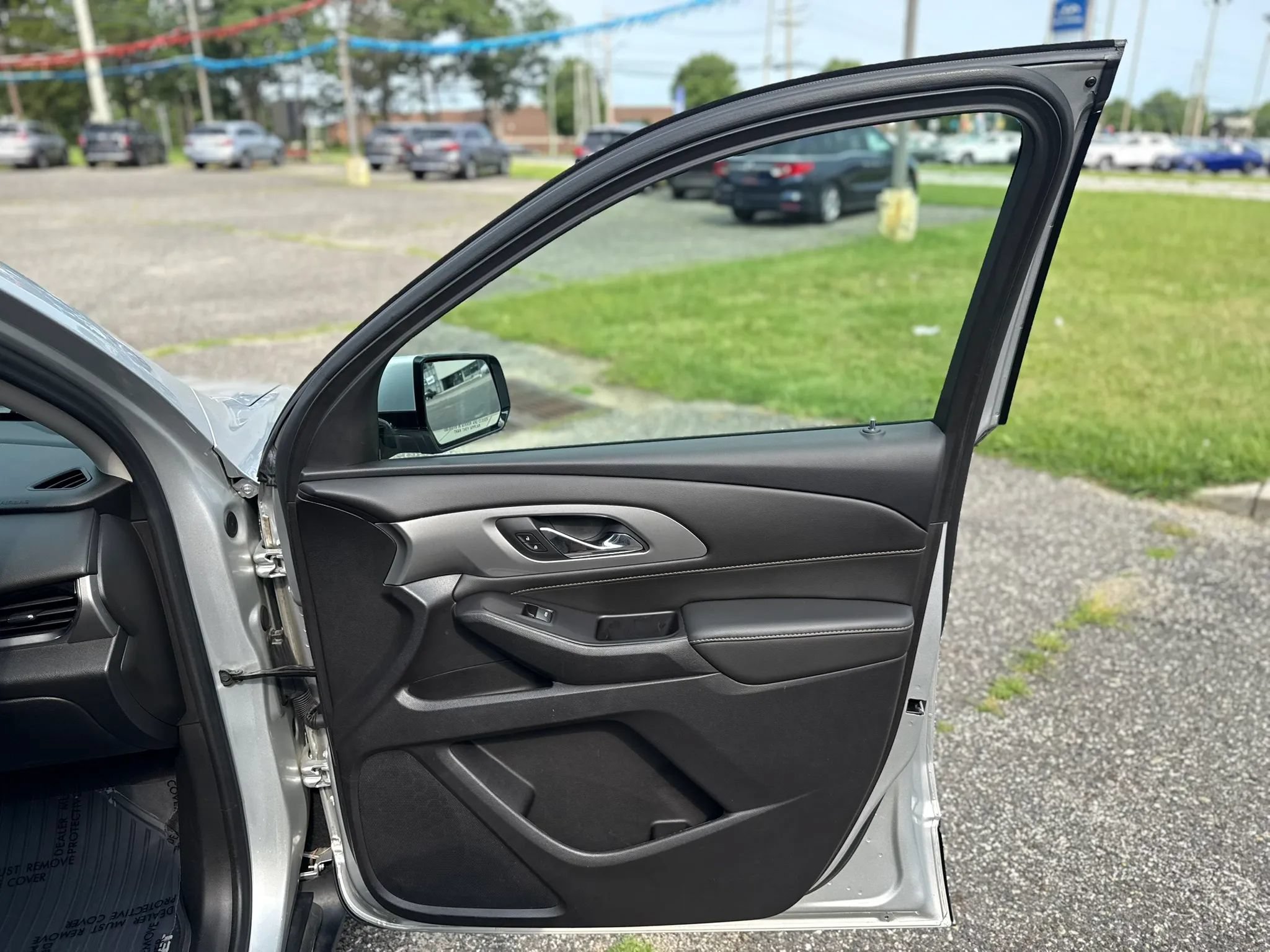 Used 2020 Chevrolet Traverse LT FWD image 20