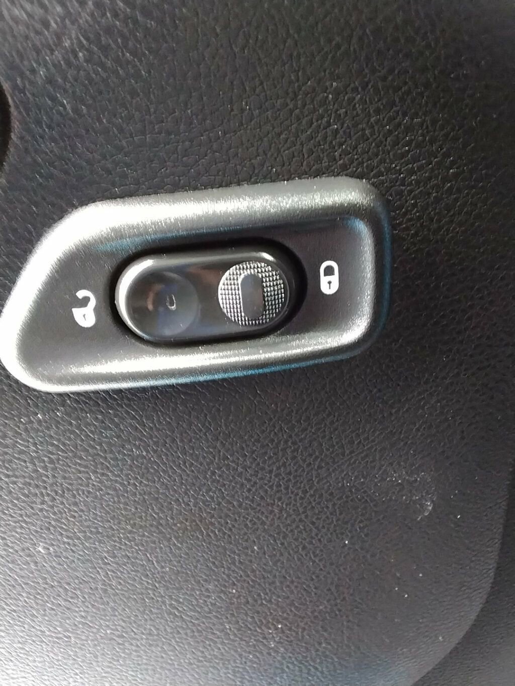 Used 2018 Jeep Wrangler Unlimited Sahara AWD/4WD image 20