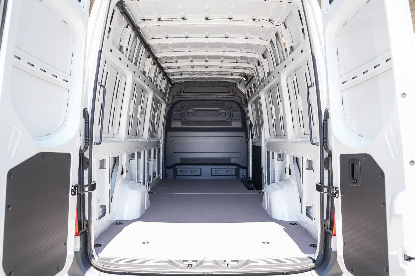 New 2025 Mercedes-Benz eSprinter 170 Cargo image 32