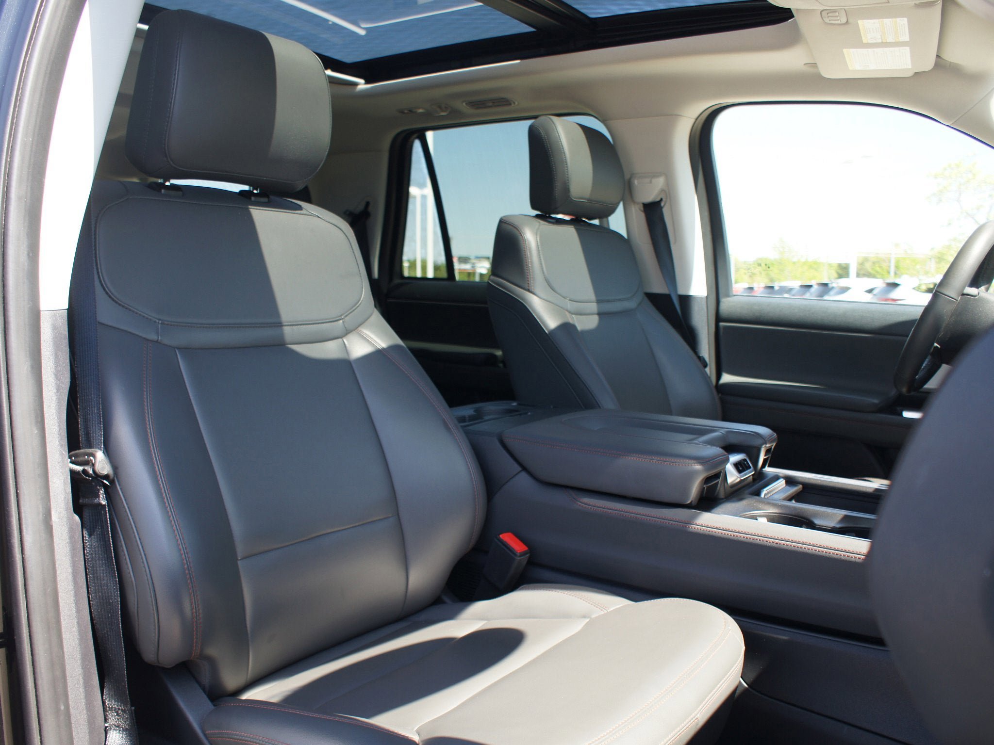 Used 2025 Ford Expedition Max Active AWD/4WD image 25