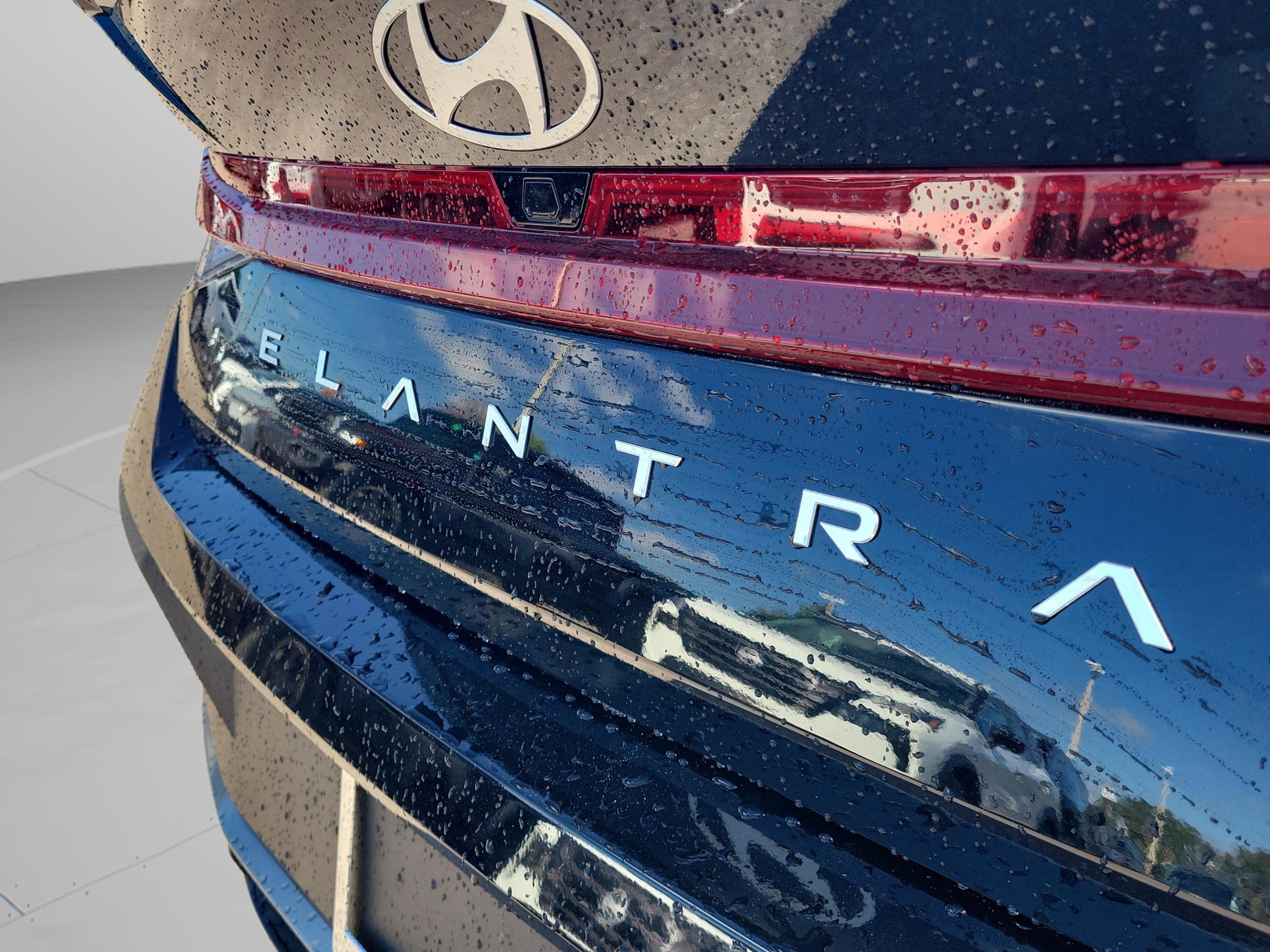 Certified 2025 Hyundai Elantra Sport w/ Cargo Package image 6