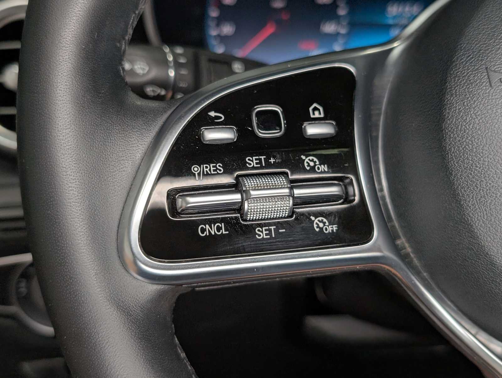 Certified 2020 Mercedes-Benz GLC 300 4MATIC image 33