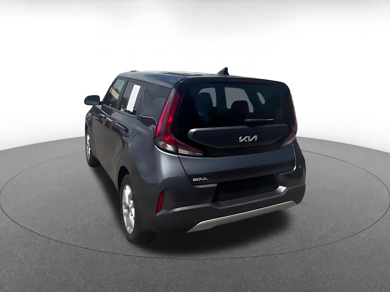 Used 2025 Kia Soul LX w/ LX Technology Package FWD image 10