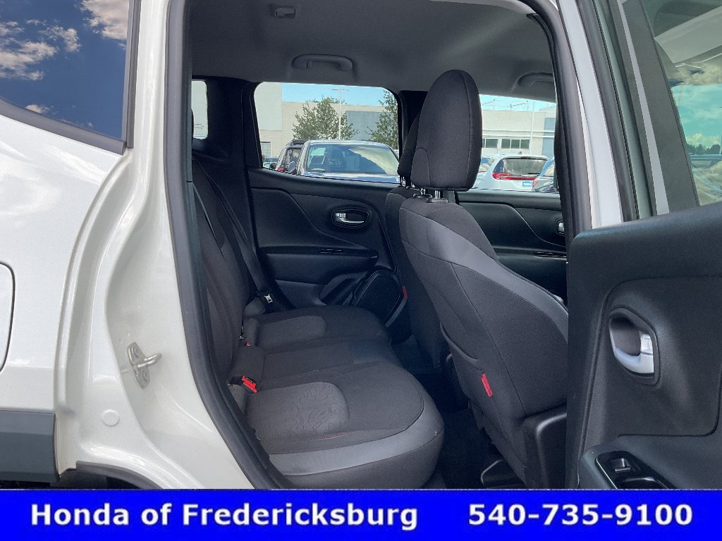 Used 2023 Jeep Renegade Trailhawk AWD/4WD image 19