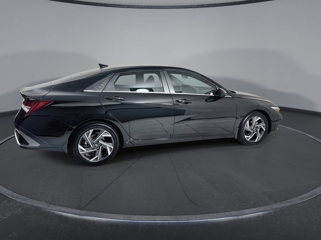 Certified 2025 Hyundai Elantra SEL FWD image 9