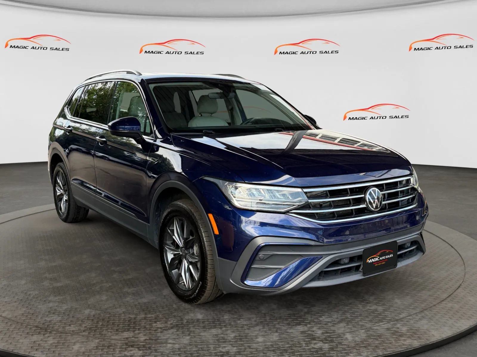Used 2023 Volkswagen Tiguan SE w/ Panoramic Sunroof Package AWD/4WD image 5