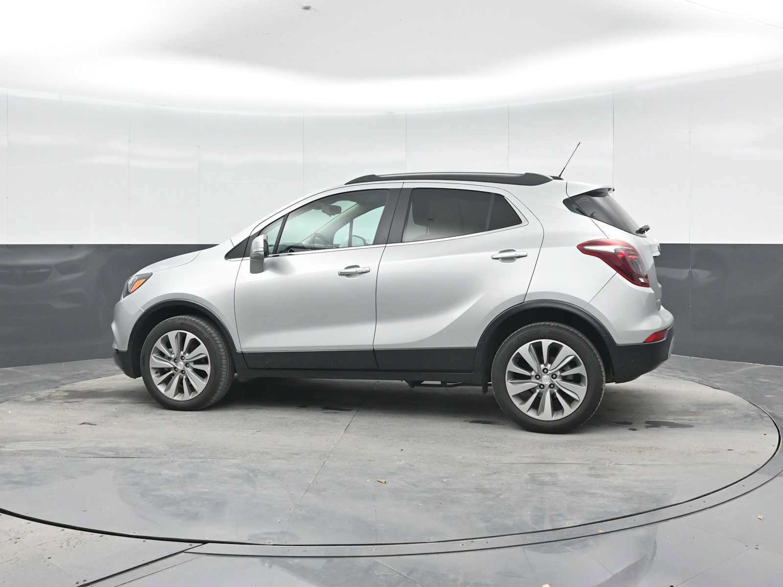 Used 2018 Buick Encore Preferred AWD/4WD image 3