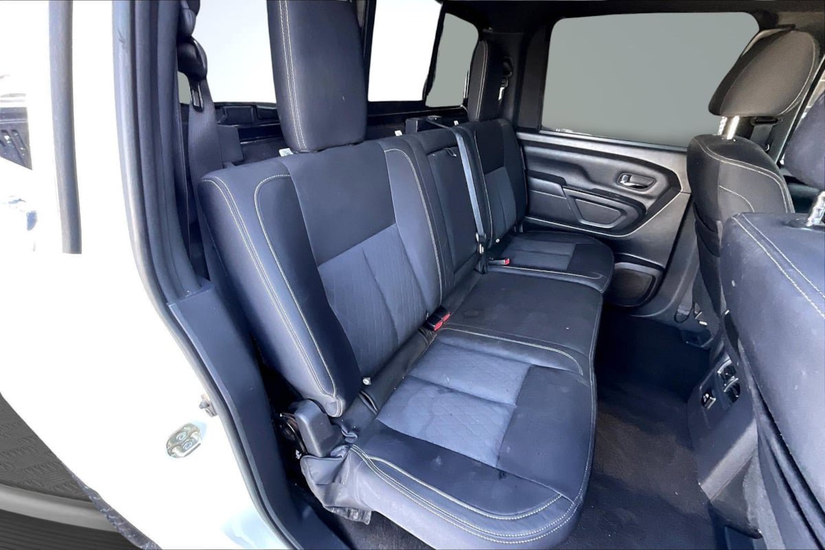 Used 2018 Nissan Titan SV w/ SV Convenience Package AWD/4WD image 28