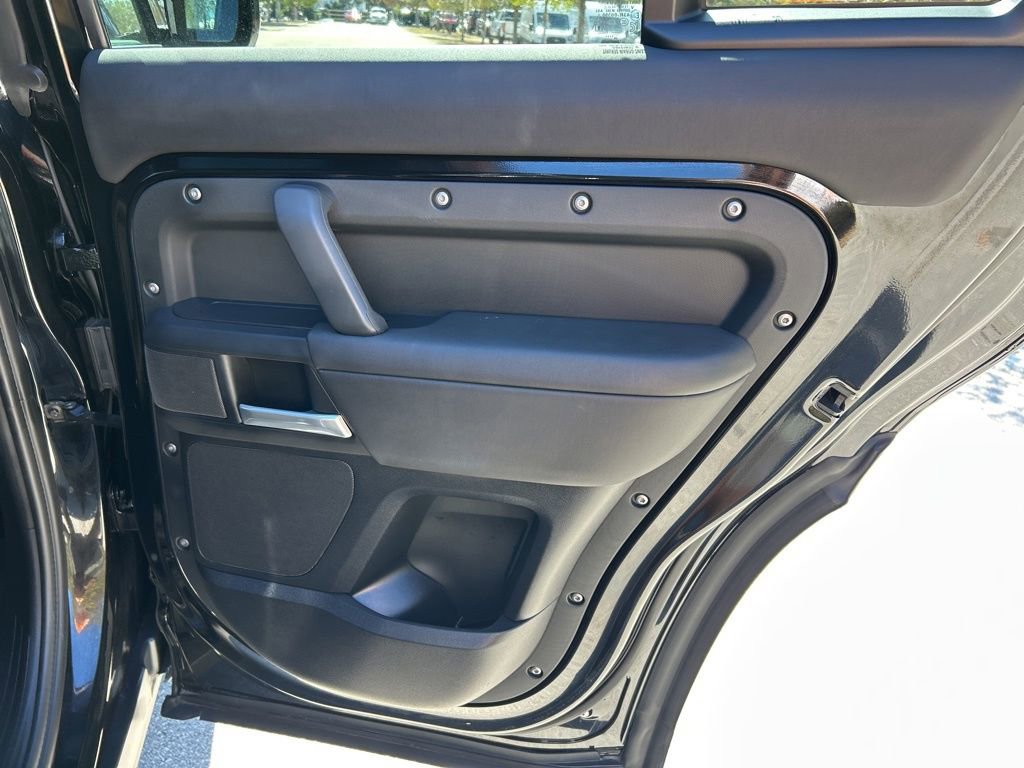 Used 2025 Land Rover Defender 110 S image 45