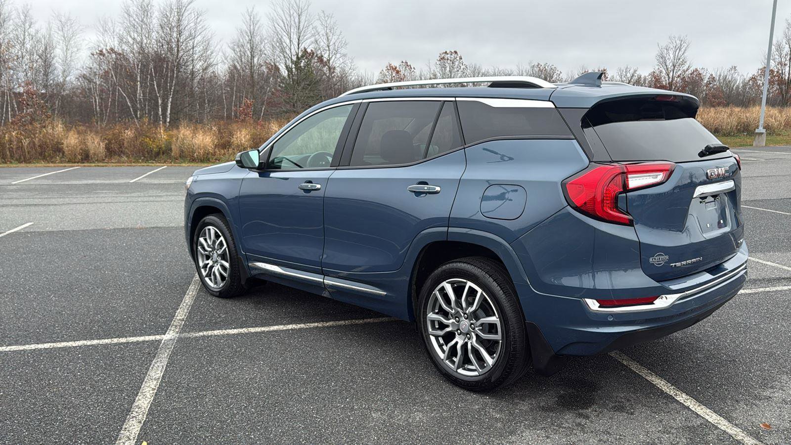 Used 2024 GMC Terrain Denali w/ Denali Premium Package image 10