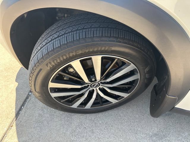 Used 2024 Nissan Pathfinder Platinum w/ Black Appearance Package image 18