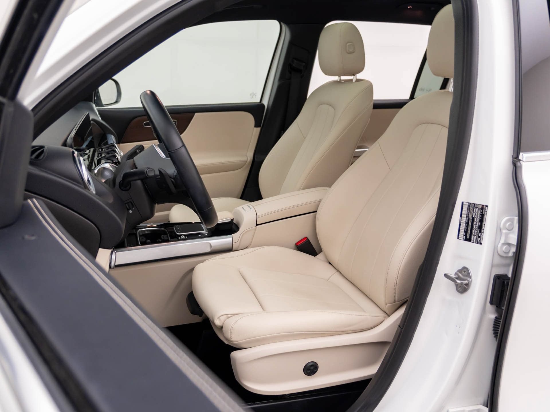 Used 2021 Mercedes-Benz GLB 250 4MATIC image 16