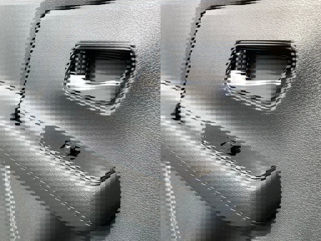 Used 2025 Nissan Kicks SV image 11