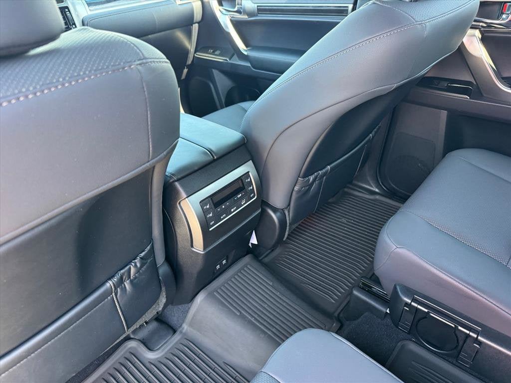 Used 2023 Lexus GX 460 Premium w/ Accessory Package AWD/4WD image 16