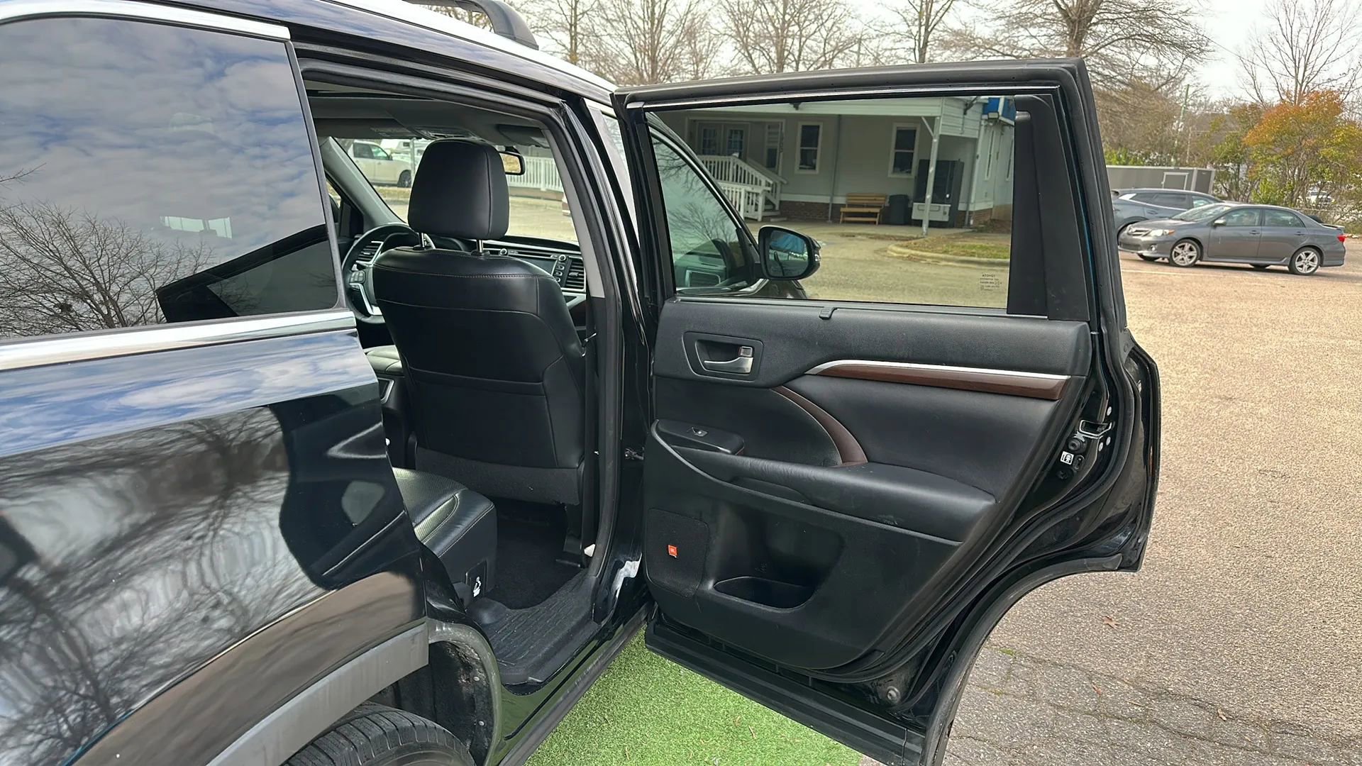 Used 2016 Toyota Highlander Limited image 23