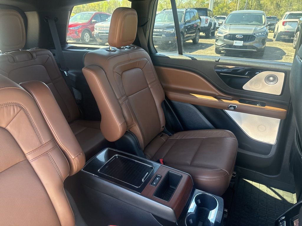Used 2022 Lincoln Aviator Reserve w/ Equipment Group 201A AWD/4WD image 16