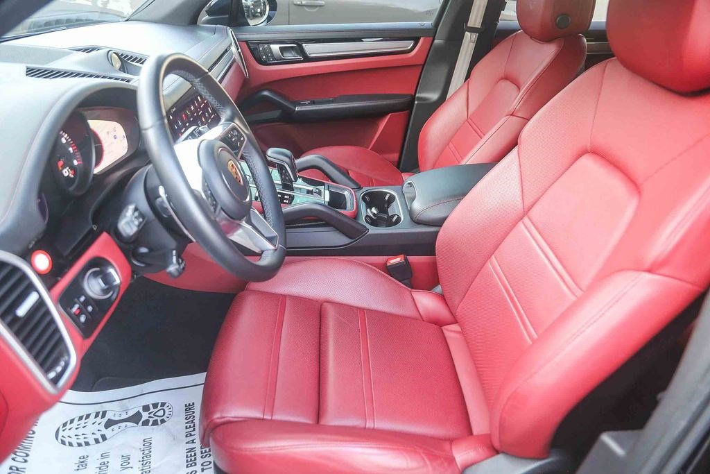 Used 2023 Porsche Cayenne Platinum Edition image 17