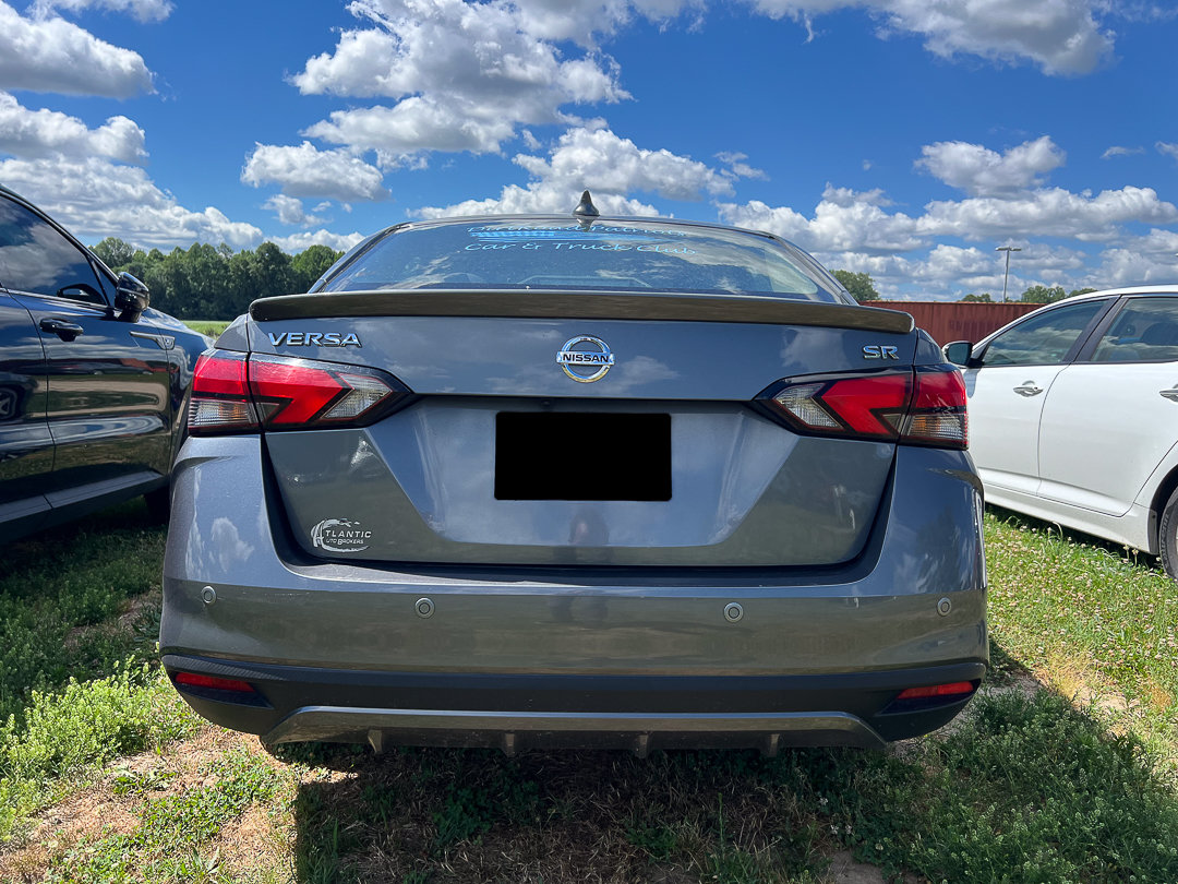 Used 2022 Nissan Versa SR FWD image 3