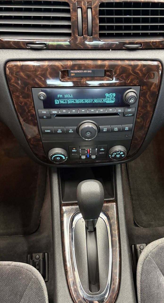 Used 2015 Chevrolet Impala LT w/ LT Sunroof Package FWD image 8
