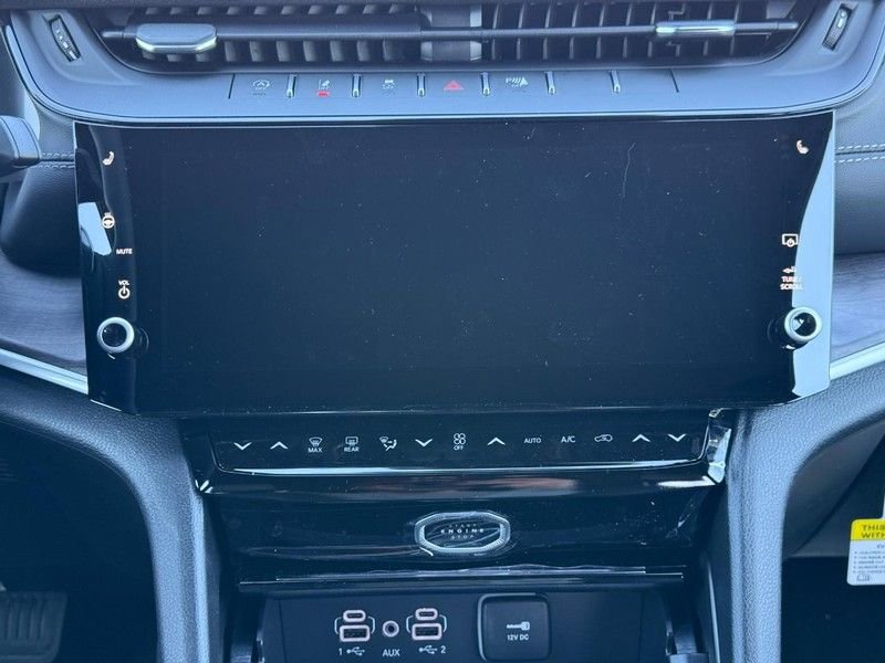 New 2026 Jeep Grand Cherokee Altitude image 8