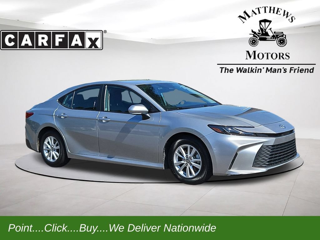 Used 2025 Toyota Camry SE FWD image 1