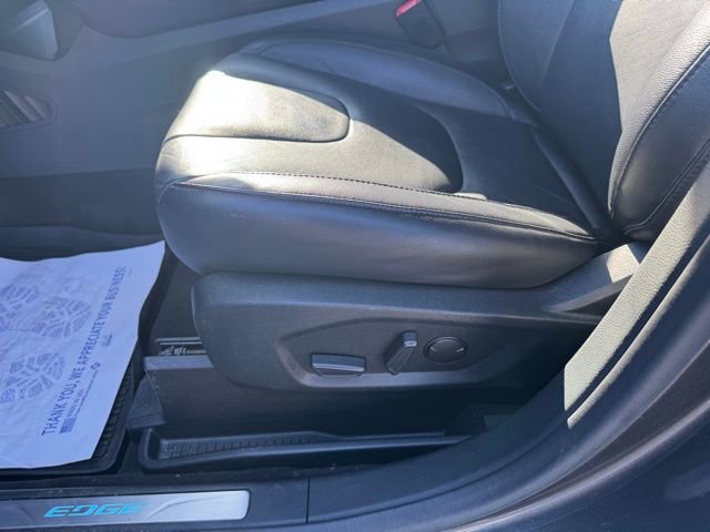 Used 2020 Ford Edge Titanium image 7