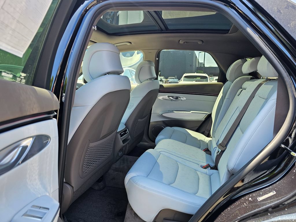 Certified 2026 Genesis GV70 2.5T Advanced AWD/4WD image 16