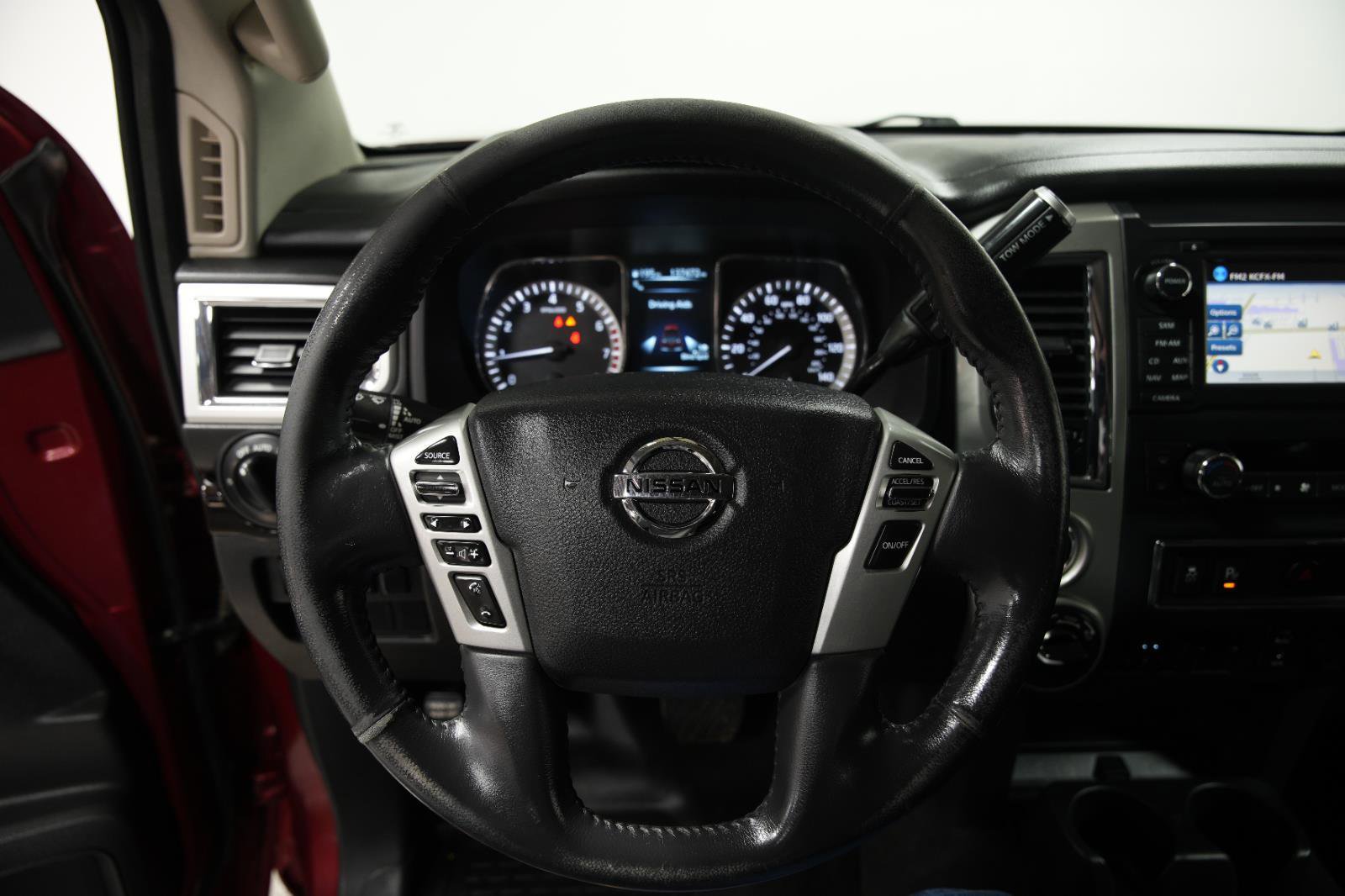 Used 2017 Nissan Titan SV image 29
