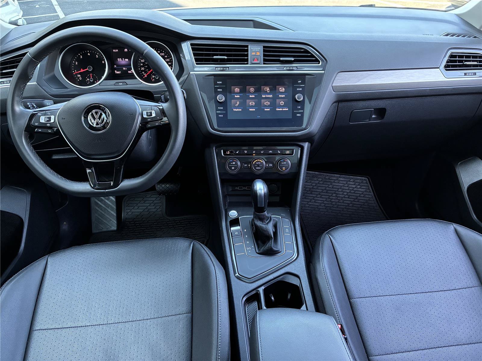 Used 2020 Volkswagen Tiguan SE FWD image 21