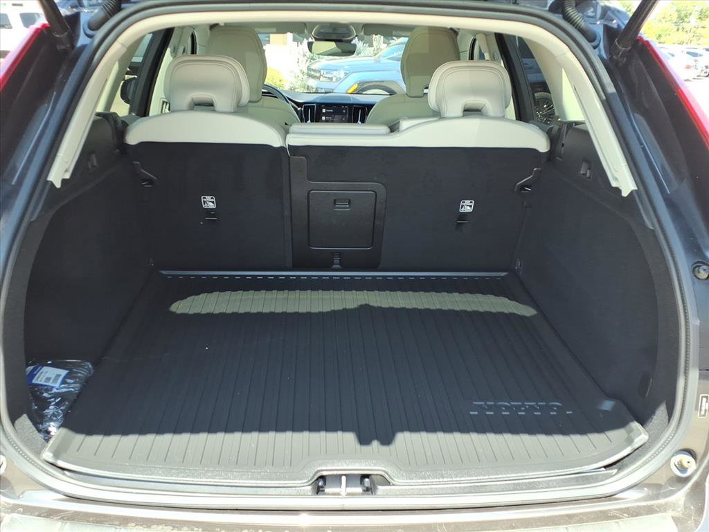 Used 2024 Volvo XC60 B5 Plus w/ Protection Package Premier image 20